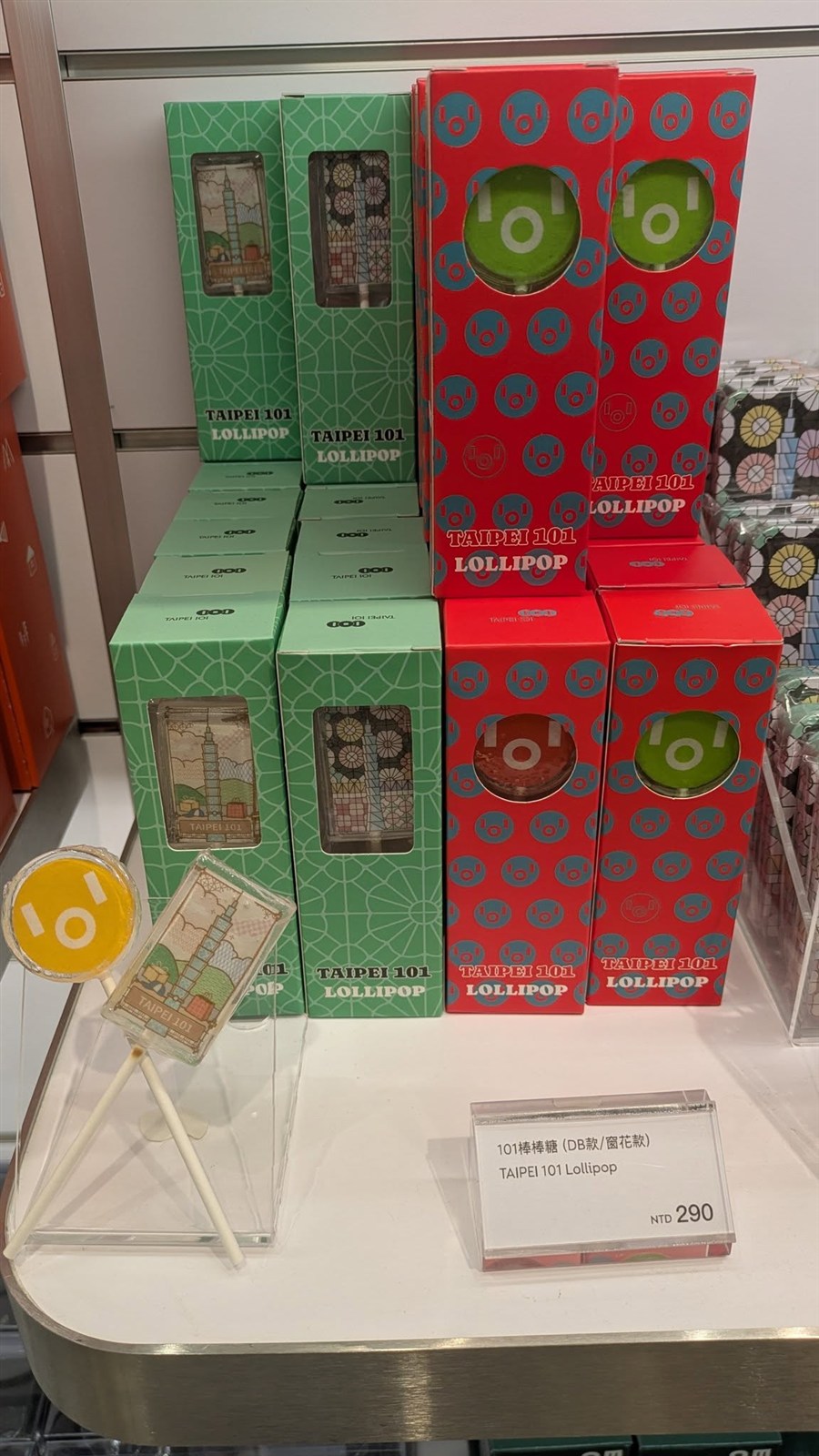 台北101商品販售陳列